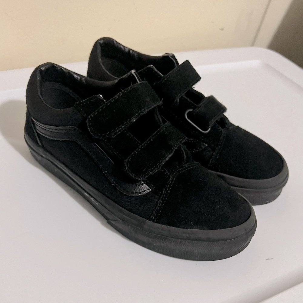 Boy's van's